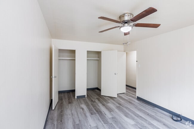 2BR, 1BA - 846SF - Bedroom