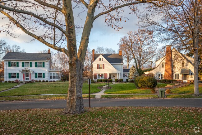 University Park offers many spacious and well-maintained historic homes.