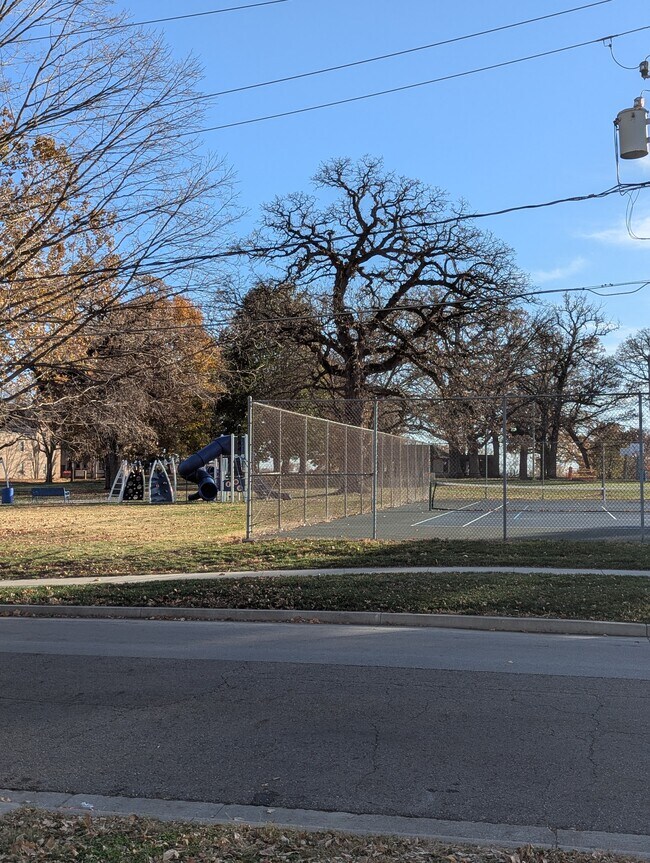 2313 Drake Park Ave, Des Moines, IA 50311 - photo 2