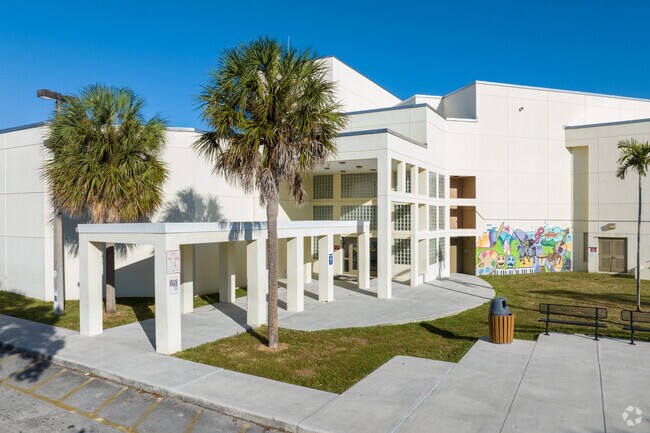 Parkway Middle School in Broward Estates Ft Lauderdale focuses on visual & performing arts.