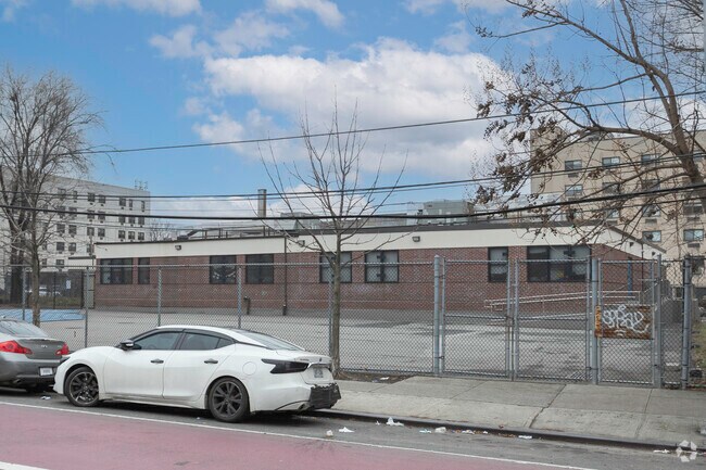 The Icahn Charter School, opened in its doors in 2001.