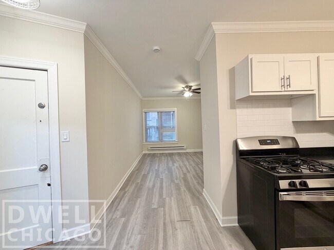 730 W Roscoe St unit S, Chicago, IL 60657 - photo 5