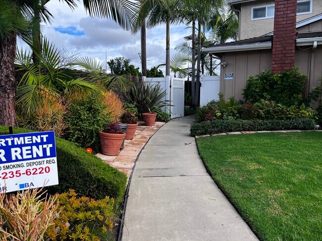 16522 Hillview Cir unit B, Huntington Beach, CA 92649 - photo 2