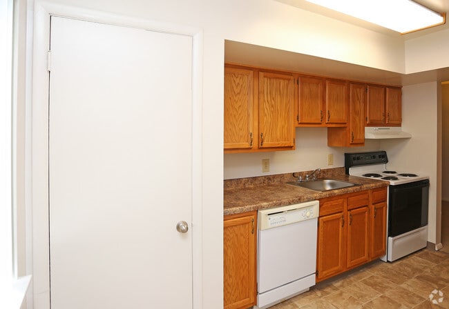 Mill Creek, East Greenbush, NY 12061 - photo 7