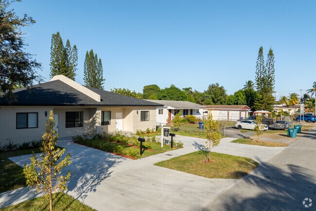 A row of homes showcasing the variety that you can find in Pinewood Park neighborhood.