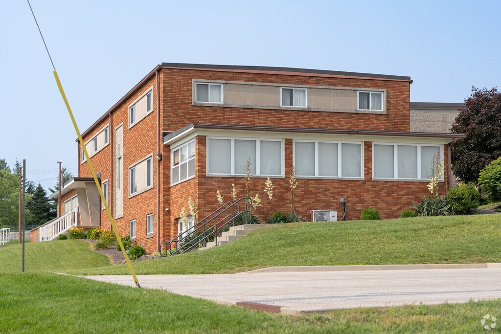 Holy Trinity Catholic School/Diocese is a private school located in Jasper, IN. The student population of Holy Trinity Catholic School/Diocese is 343.