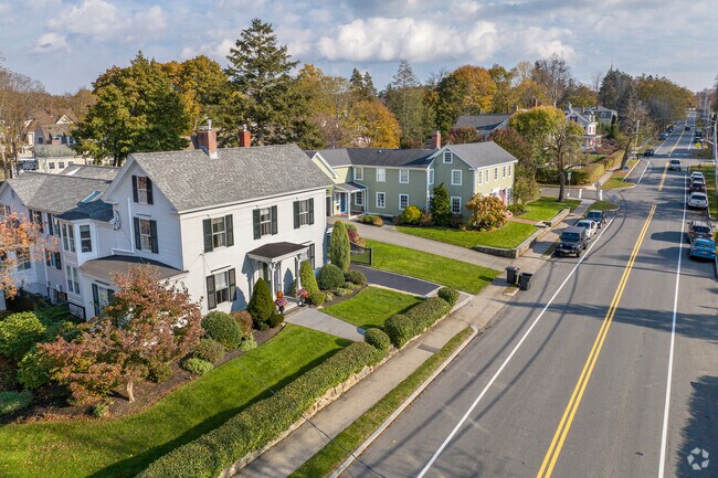 Southern Andover’s center features homes with frequent Colonial Revival designs.