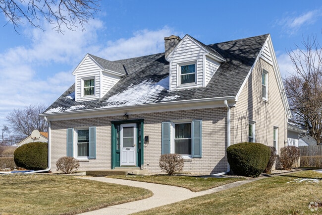 In North Bay-Shorecrest, Cape Cod homes are well represented.