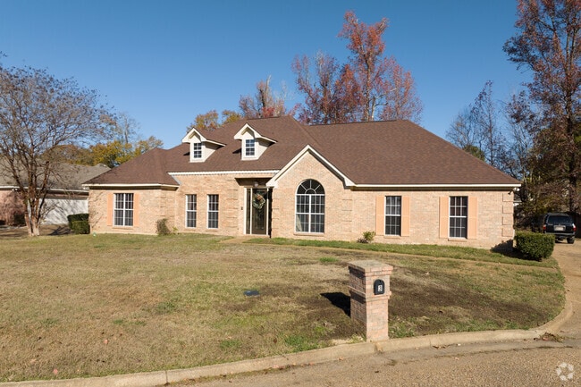 In North Jackson, you can find residences with expansive yards and generously sized homes.