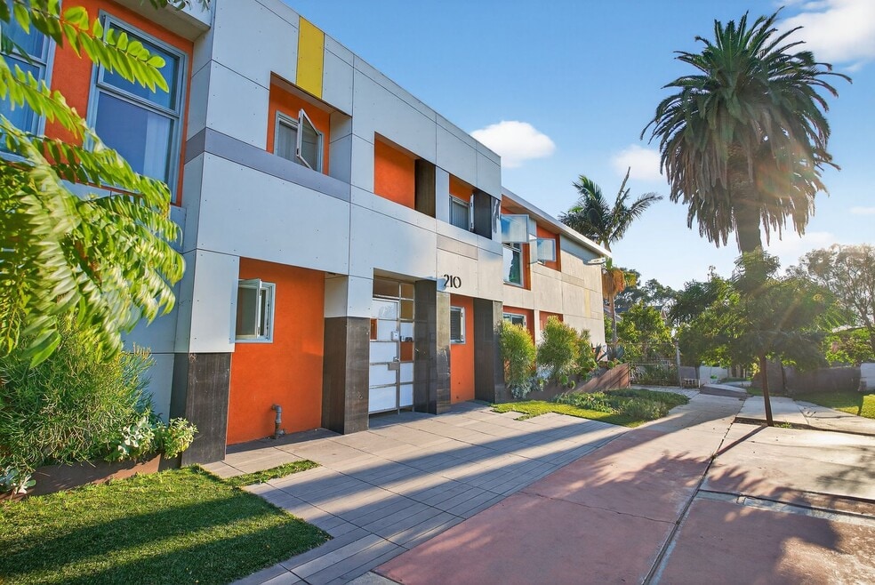 210 E 29th St unit 12, Long Beach, CA 90806 - photo 1