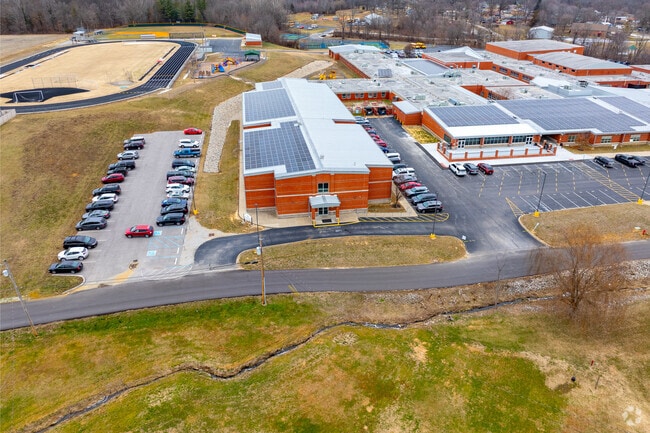 627 students attend Henryville Elementary School in grades PK, K-6.