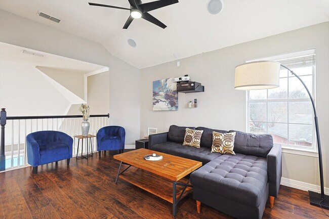 3205 Vinson Ct unit ID1056382P, Irving, TX 75060 - photo 2