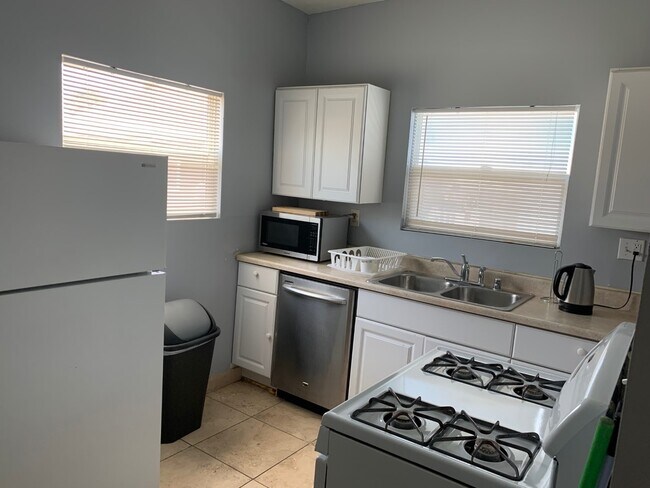 1400 W Olympic Blvd unit A, Los Angeles, CA 90015 - photo 5