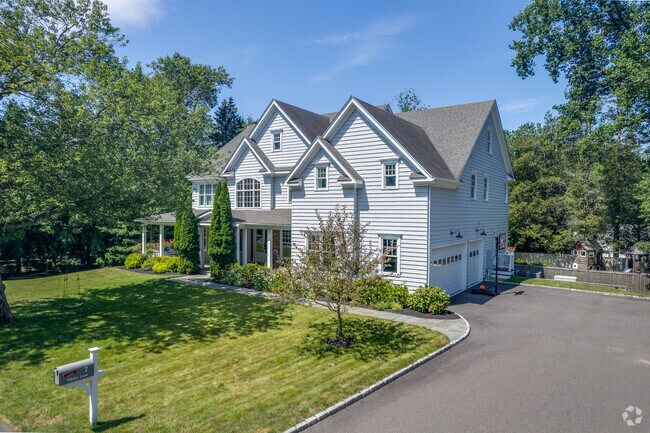 Magnificent Traditional style home located in the neighborhood of Rowayton.