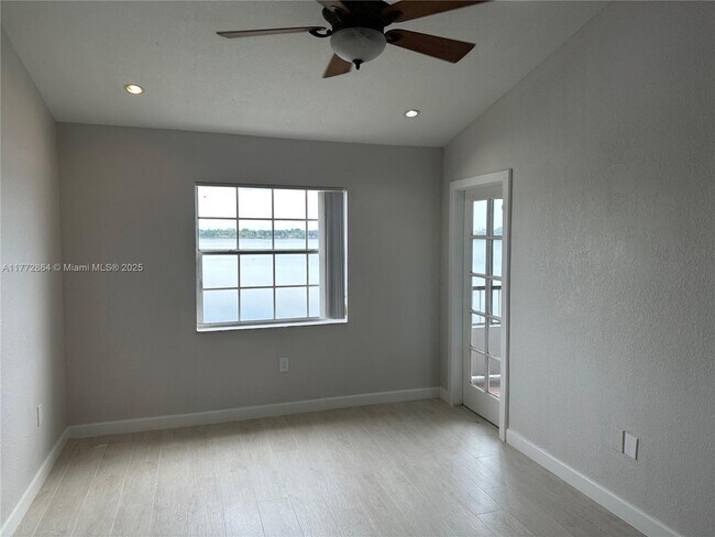 2831 N Oakland Forest Dr, Oakland Park, FL 33309 - photo 4