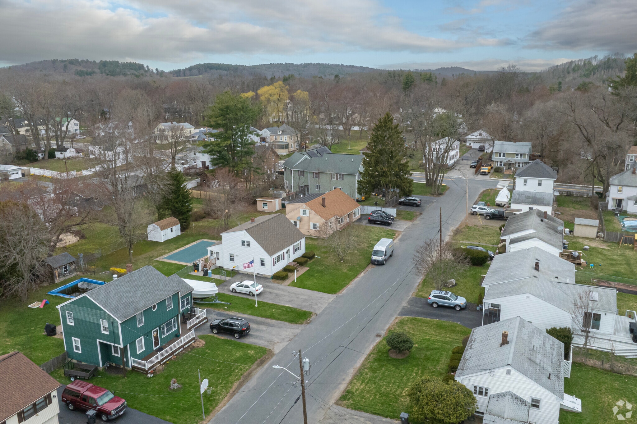 Split-level & four squares are popular homes styles around the neighborhood of Riverside.