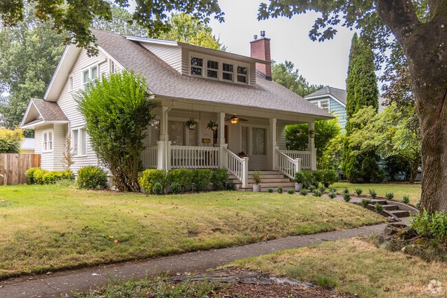 Single-family home prices range from about $345,000 to $629,000 in Old West Side.