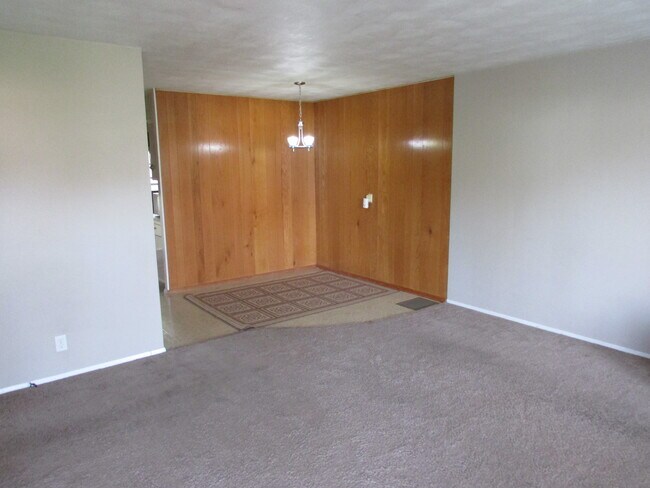 3421 N Indiana Ave unit 3421 N Indiana Ave P, Peoria, IL 61603 - photo 5