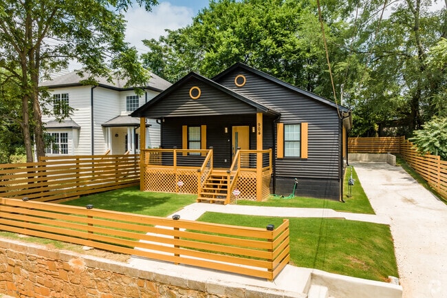 A newer home with a fenced in yard in the Pittsburgh Neighborhood.