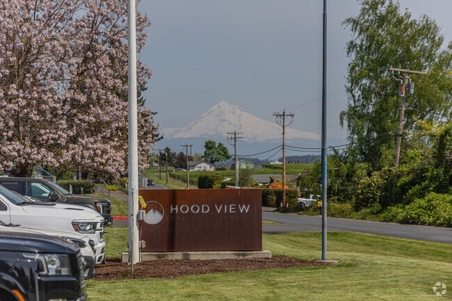 Hood View Junior Academy is a Private Pre-K, Elementary & Middle School in Boring, Boring OR.