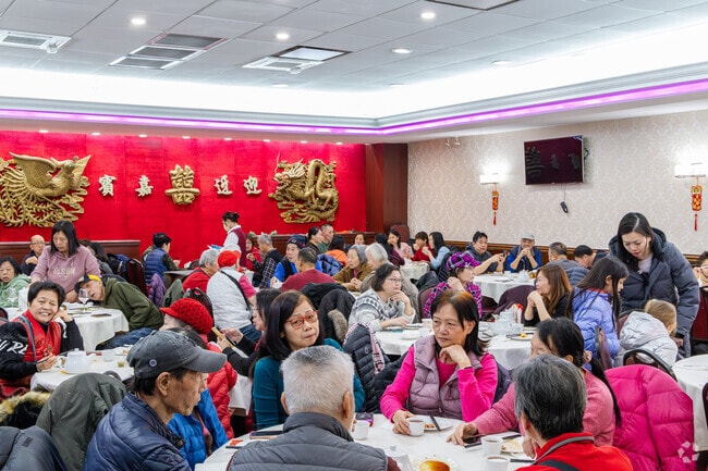 Good Day Restaurant is a top-rated Hongkonese-style restaurant in Mapleton.