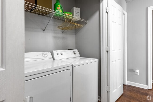 3BR, 3BA - 1256SF (Classic Furnished)