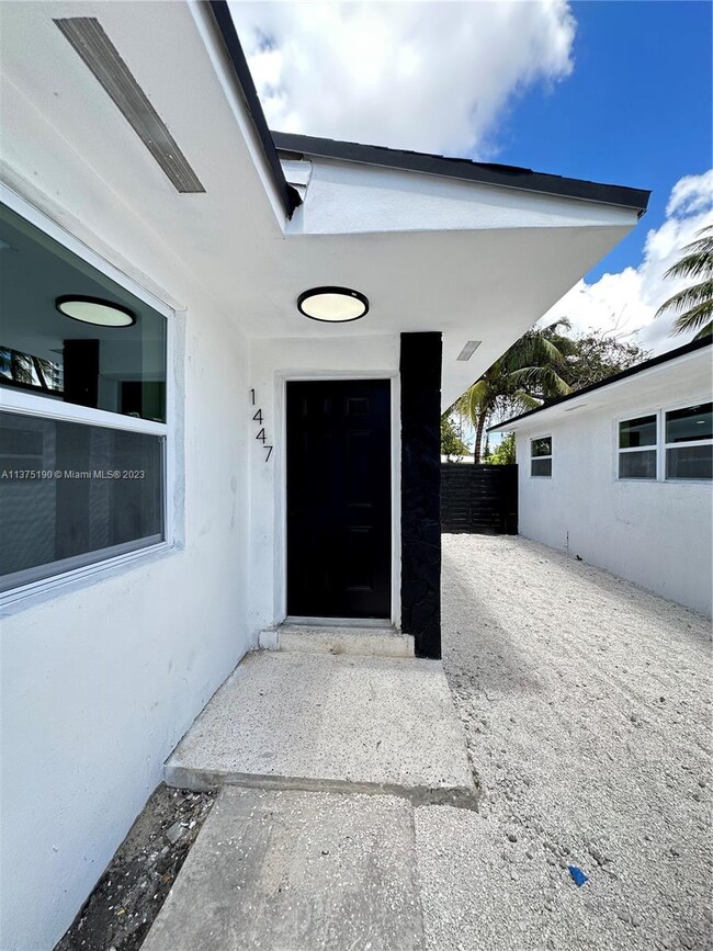 1447 NW 34th St, Miami, FL 33142