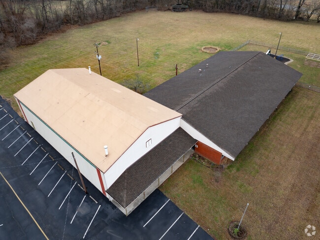 There is 1 full time teacher and 2 part-time teachers at Pewee Valley Junior Academy.