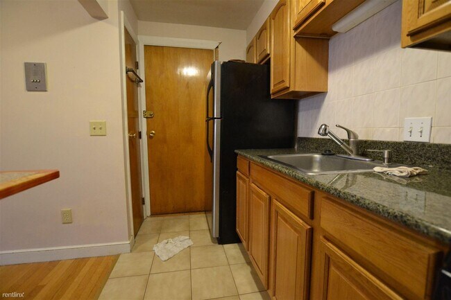 11 Commonwealth Ct unit 6, Brighton, MA 02135 - photo 4