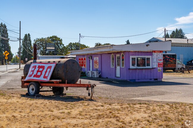 The Oregon Barbecue Company is a colorful drive through locals affectionately call the 'purple people feeder.