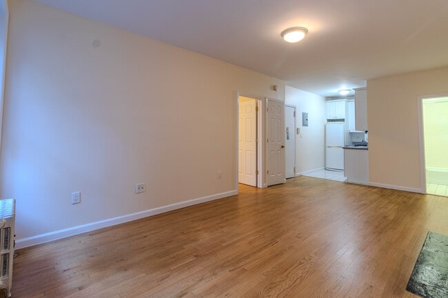 321 E 51st St unit 2, New York, NY 10022 - photo 2