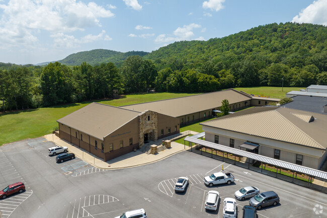 Oneonta Elementary School has an overall nich rating of A-.