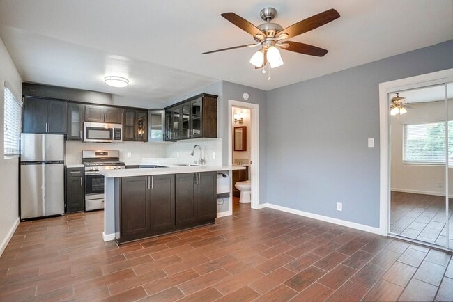 Apartments close to Downtown LA with Gym, BBQ Area, Laundry Facilities and More!, Los Angeles, CA 90018 - photo 7