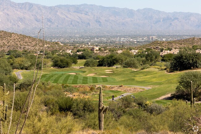 Starr Pass Golf Course is beautifully backdropped with Tuscon Park West #1 homes and the mountains.