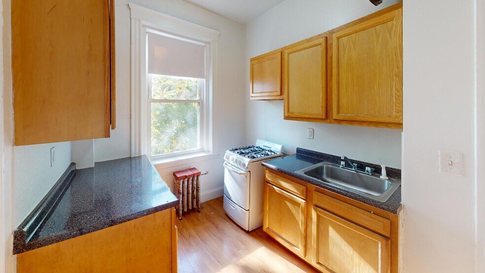 137 Chiswick Rd unit 12, Brighton, MA 02135 - photo 1