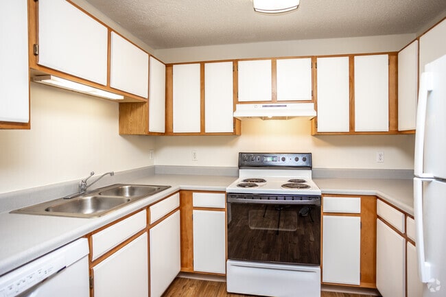 2BR, 1BA - 1,000 SF
