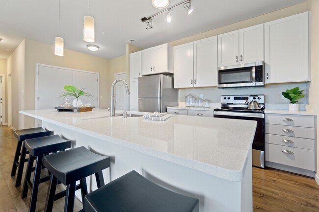 High Bluff at Creekwood Crossing | Luxury Apartment Living in Menomonee Falls, WI