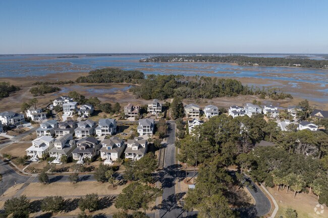 The neighborhood has close proximity to beaches and lakes.