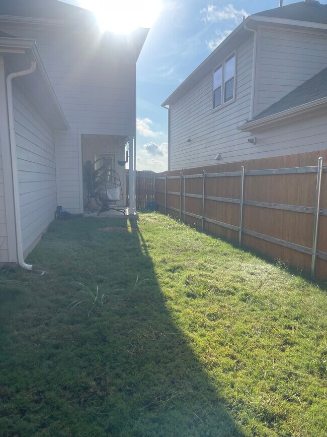 5916 Jennifer Pasture Path, Del Valle, TX 78617 - photo 5