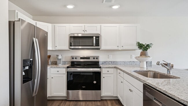 260 Camden Dr, Waynesboro, VA 22980 - photo 5