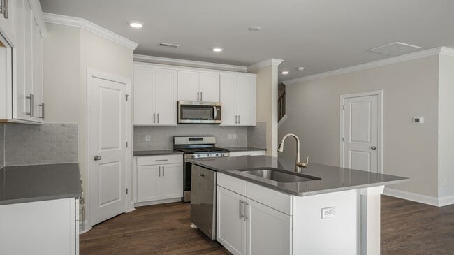 1694 Hallview Ct, Kernersville, NC 27284 - photo 6