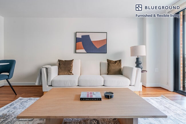 2500 Clarendon Blvd unit FL7-ID1168, Arlington, VA 22201 - photo 2