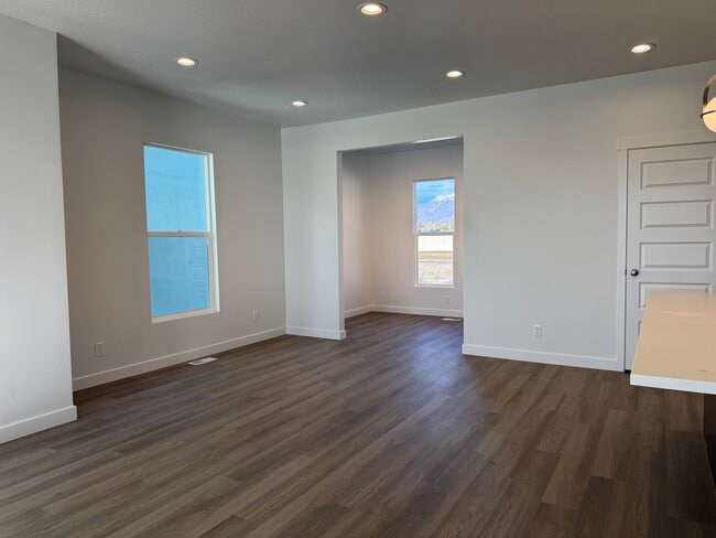 1211 N 1875 W, Layton, UT 84041 - photo 3