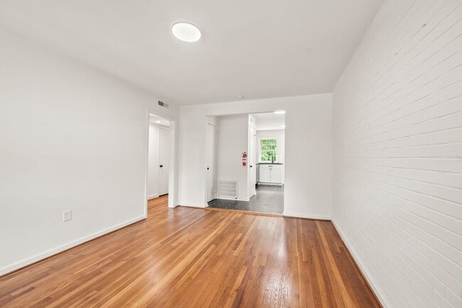 1640 W Northwest Blvd unit 7, Winston Salem, NC 27104 - photo 3