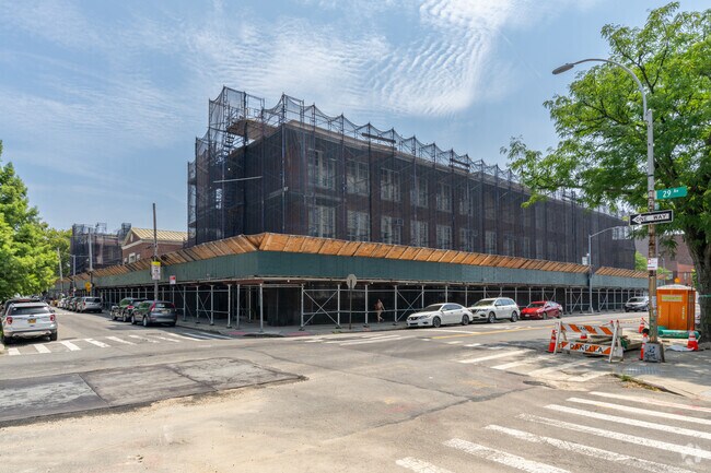 P.S.171 Peter G.Van Alst Elementary School has a student-teacher ratio of 12:1.