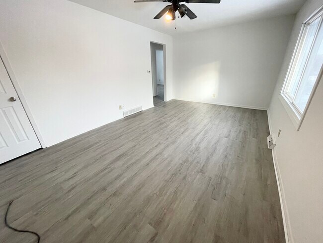 2537 Lynner Dr, Des Moines, IA 50310 - photo 4