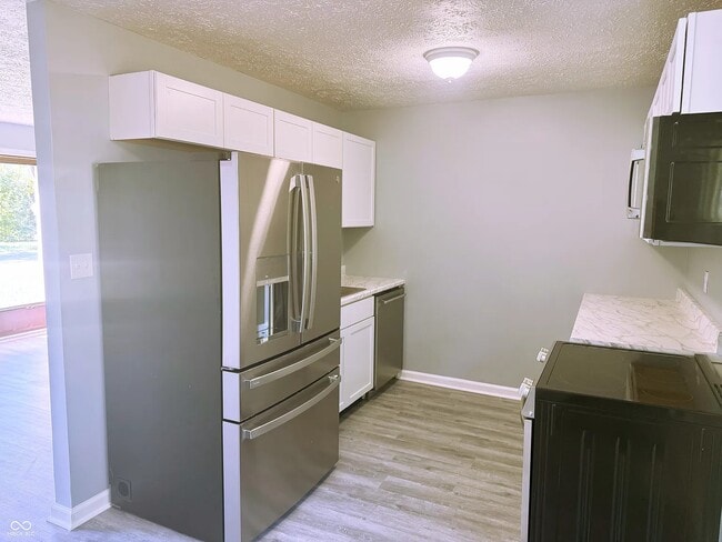 1353 New Field Ln, Indianapolis, IN 46231 - photo 6