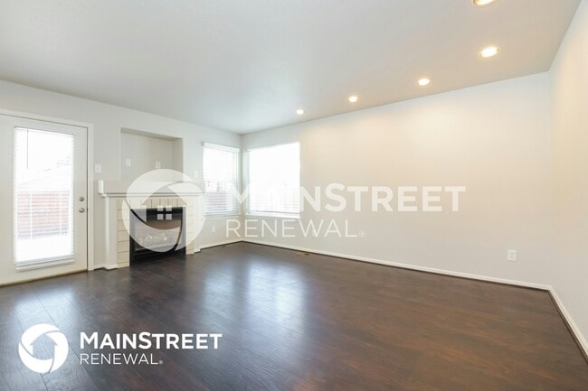 4942 Fontana Ct, Denver, CO 80239 - photo 5