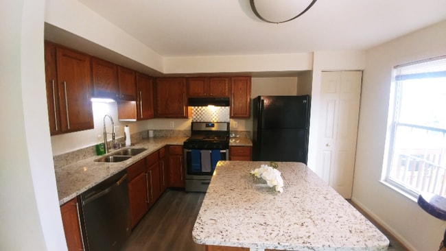 12921 Freestone Ct, Woodbridge, VA 22192 - photo 6