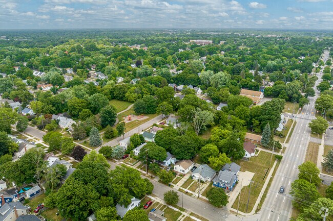 Established homes along residential streets characterize the Hull Court Park neighborhood.